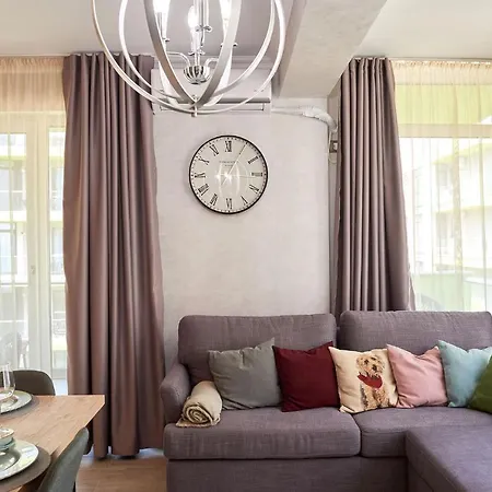 Apartment Berlin Luxury N Pool