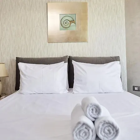 Berlin Luxury N Pool Нэводари