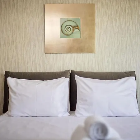 Berlin Luxury N Pool