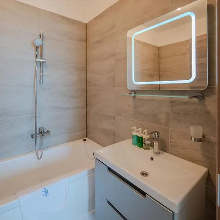 Berlin Luxury N Pool * Navodari