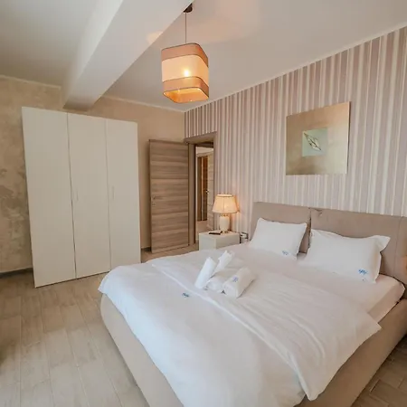 Berlin Luxury N Pool Apartment