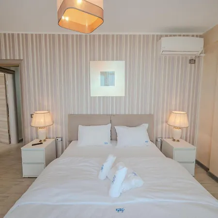 Berlin Luxury N Pool Apartment
